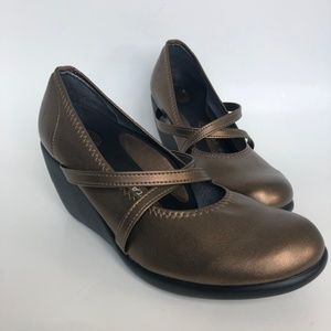 Re:geta | Shoes | Regeta Sz 6 Almond Toe Wedge Pumps Metallic Gold ...